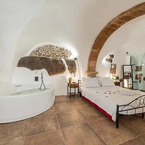 romantic-loft-with-jacuzzi-in-the-castle.in-sardinia.net/